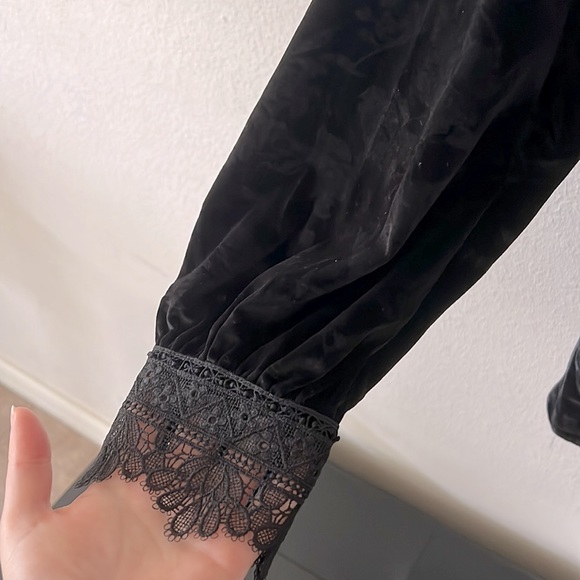 Pioneer Woman Velvet Peasant Top - Picture 4 of 15